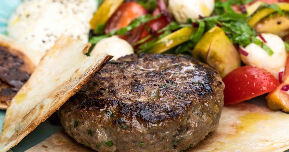 stuttgartcooking: Rinderhacksteak, dünnes Fladen-Brot, Salat aus ...