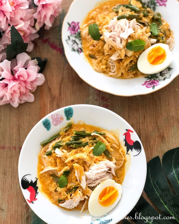 GoodyFoodies Recipe Dry Curry Noodle with Shredded Chicken