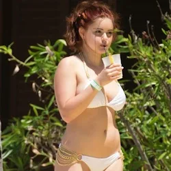 Primeras Imágenes De Ariel Winter, De ‘Modern Family’, En Bikini Tras Su Operación De Pecho. Primeras Imágenes De Ariel Winter, De ‘Modern Family’, En Bikini Tras Su Operación De Pecho. Foto 12