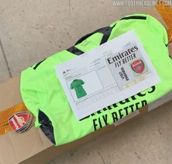 arsenal goalkeeper away kit