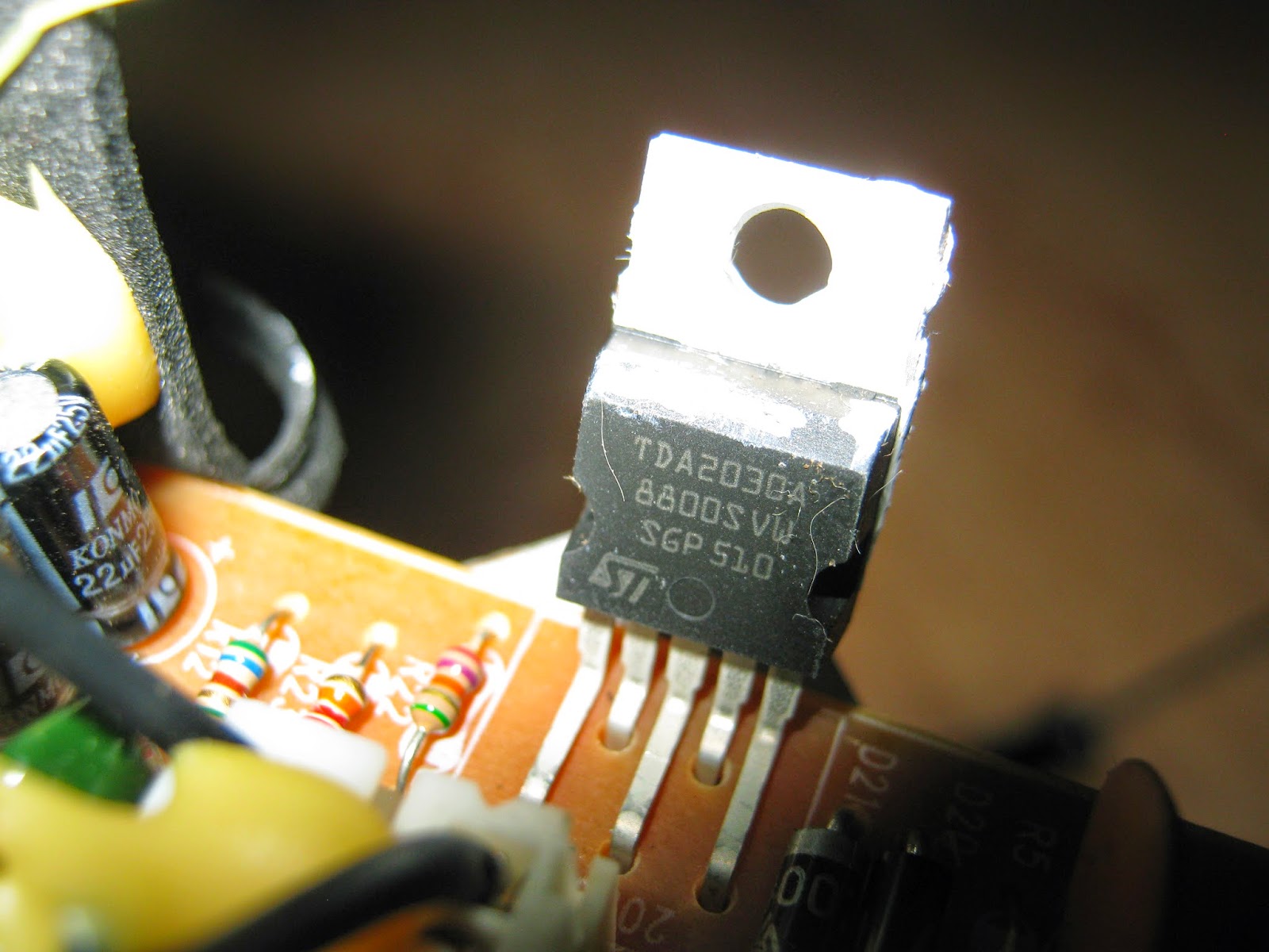 Ремонт, разбор, сбор.: Усилитель TDA2030A (SVEN, модель SPS-820)