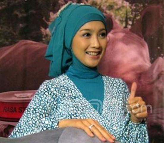 Koleksi foto-foto Cantik Artis Indonesia "Desy Ratnasari" - klik-oke