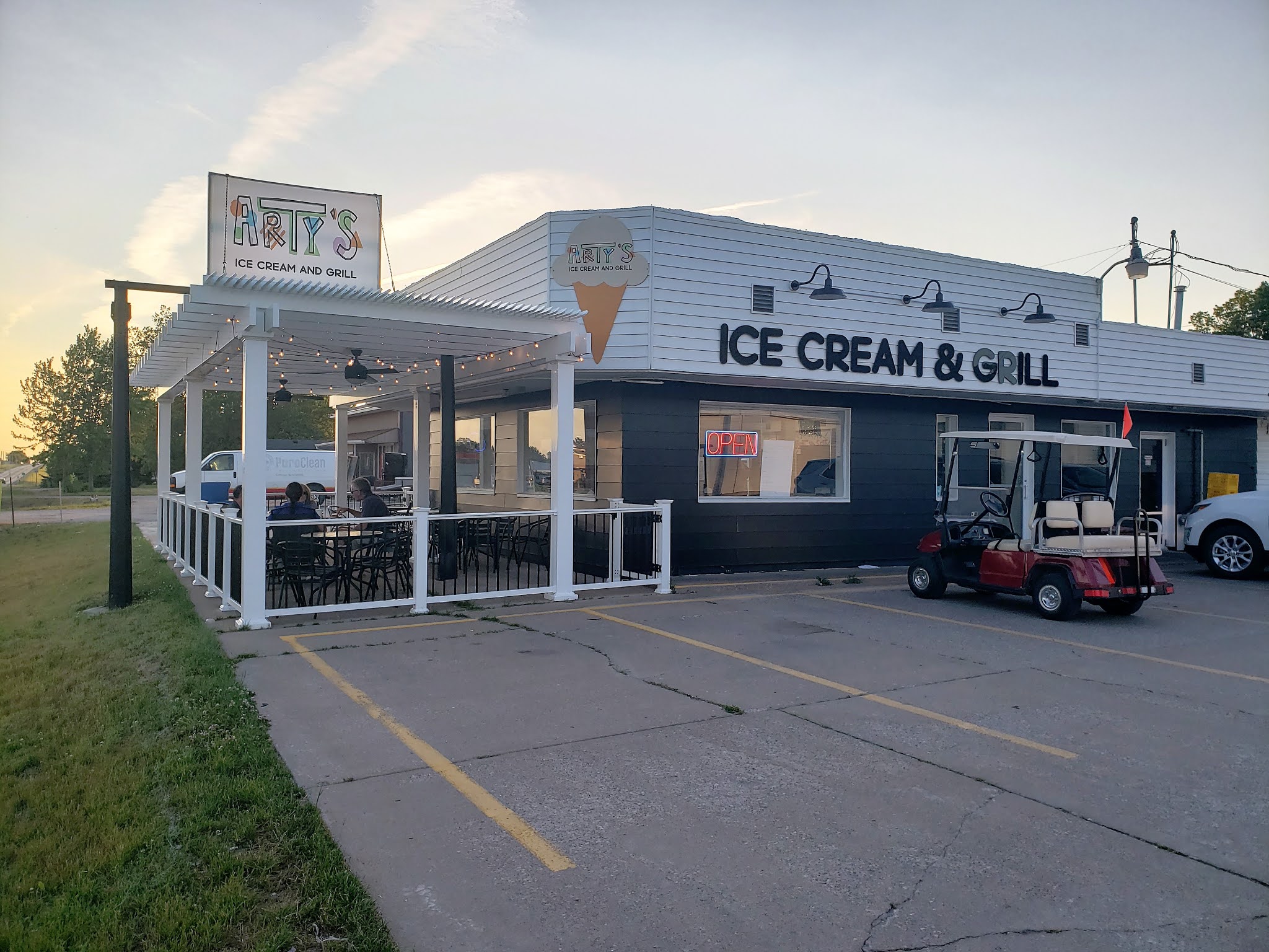 Corn, Beans, Pigs and Kids Iowa Ice Cream Road Trip at Arty's Ice