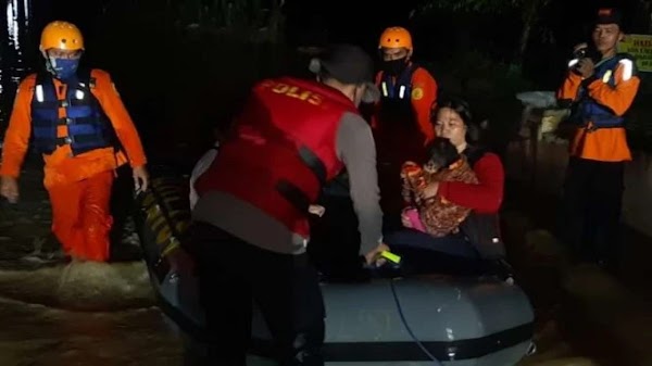Kota Medan Terendam Banjir saat Natal