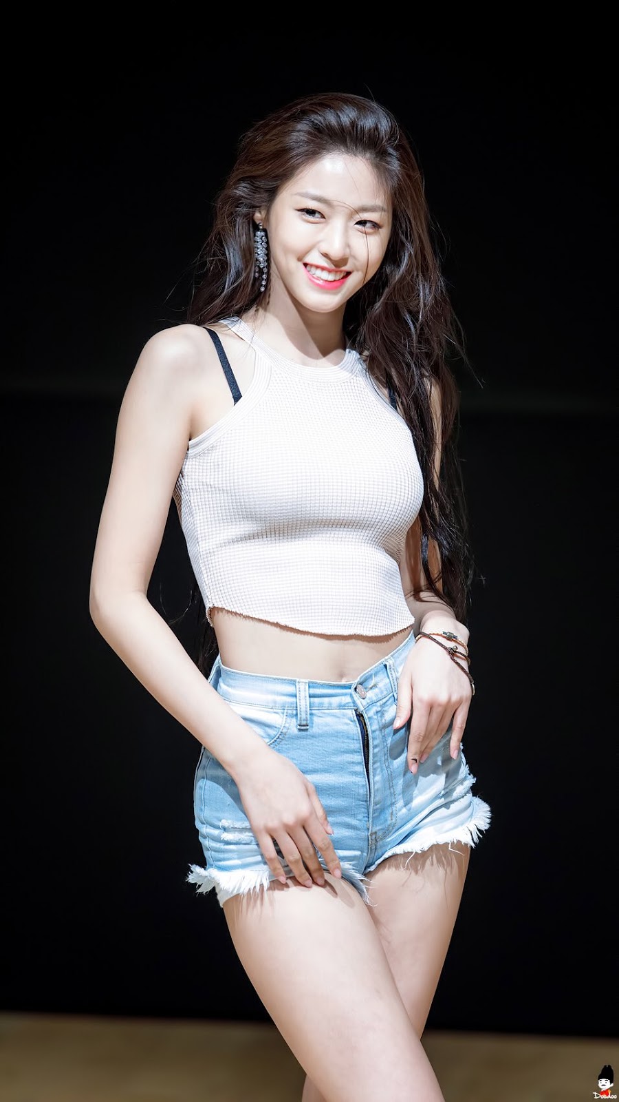 AOA Seolhyun's Sexy Photos Reach 600 Comments On TheQoo.