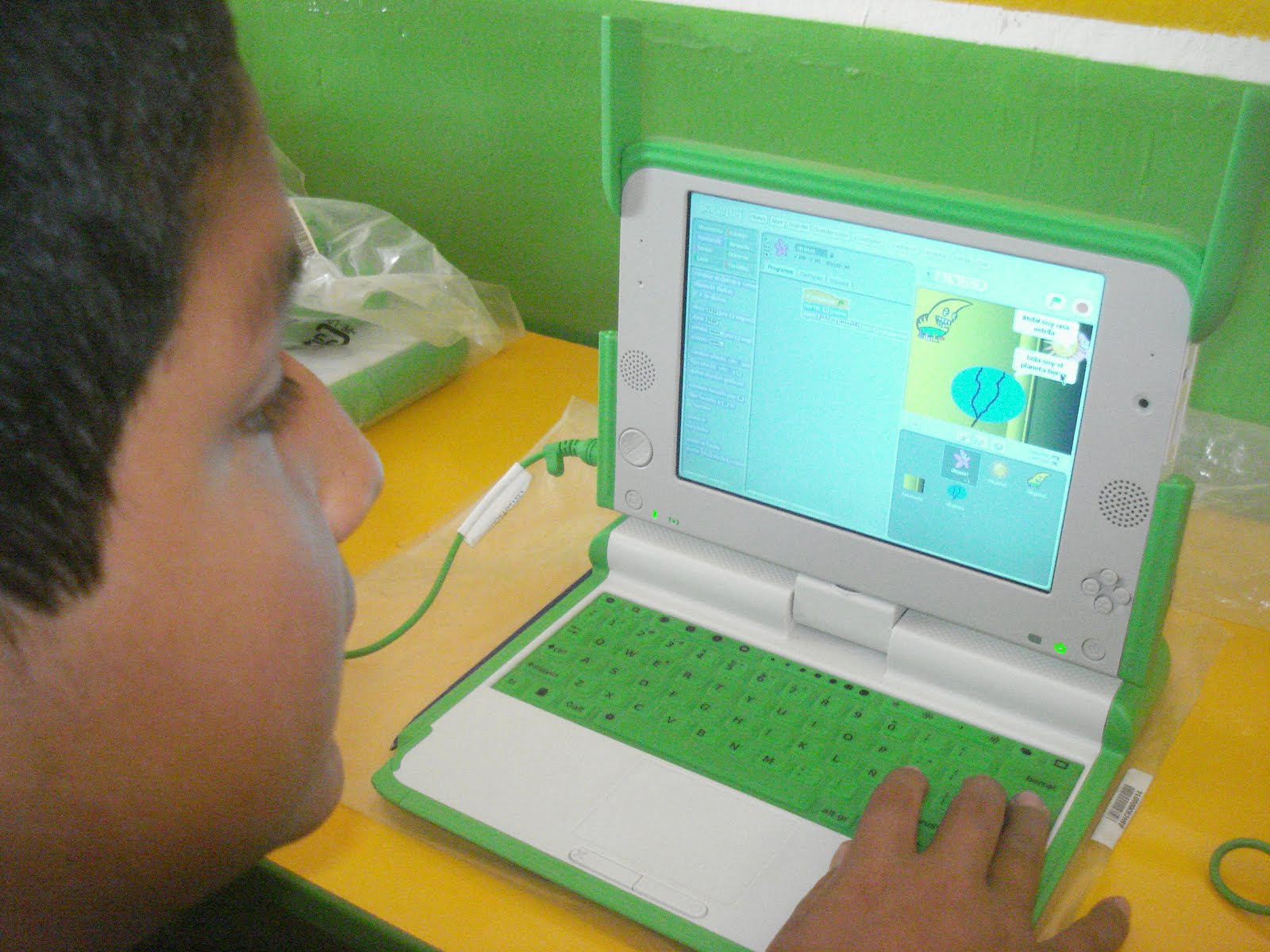 USANDO LA LAPTOP XO CONOCIENDO LA LAPTOP XO