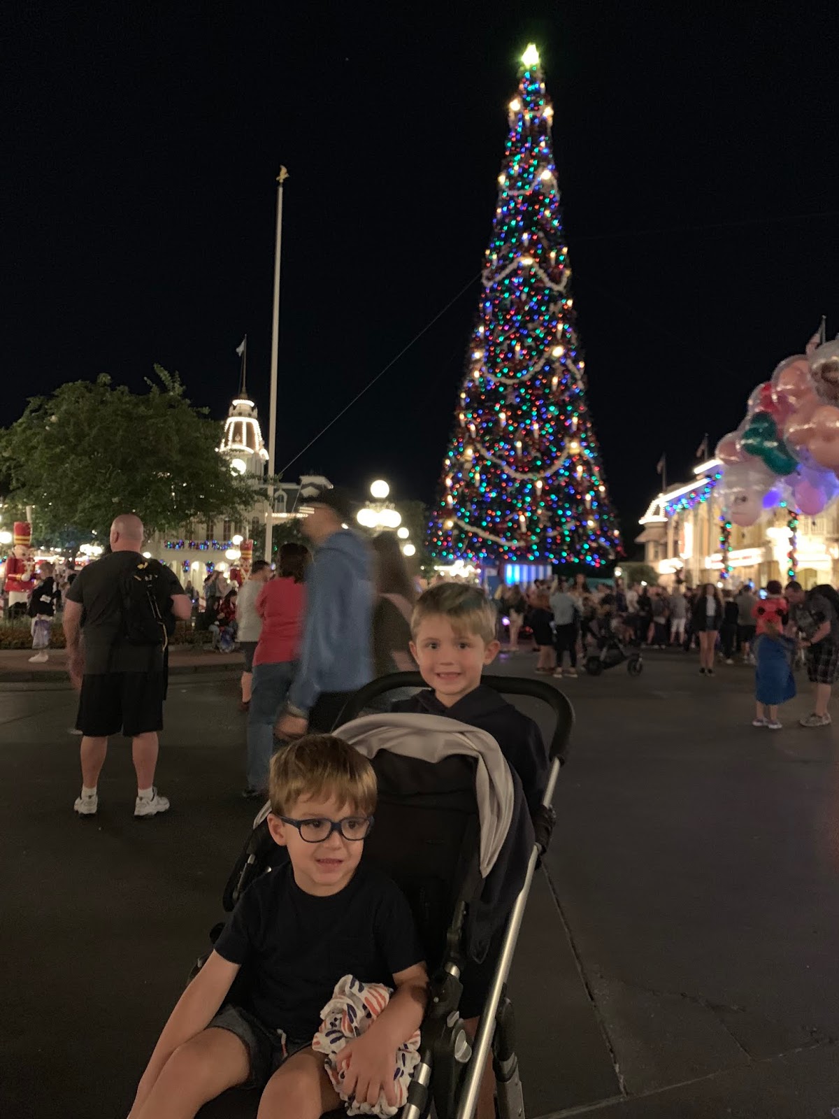 Come see our top five family friendly activities in Florida at Christmas. family friendly activities, gaylord, the flight academy, florida at christmas, holiday, your family, activities in florida, visit santa, laser light show, polar express, best christmas events, best christmas activities, best christmas ever, best family christmas, 