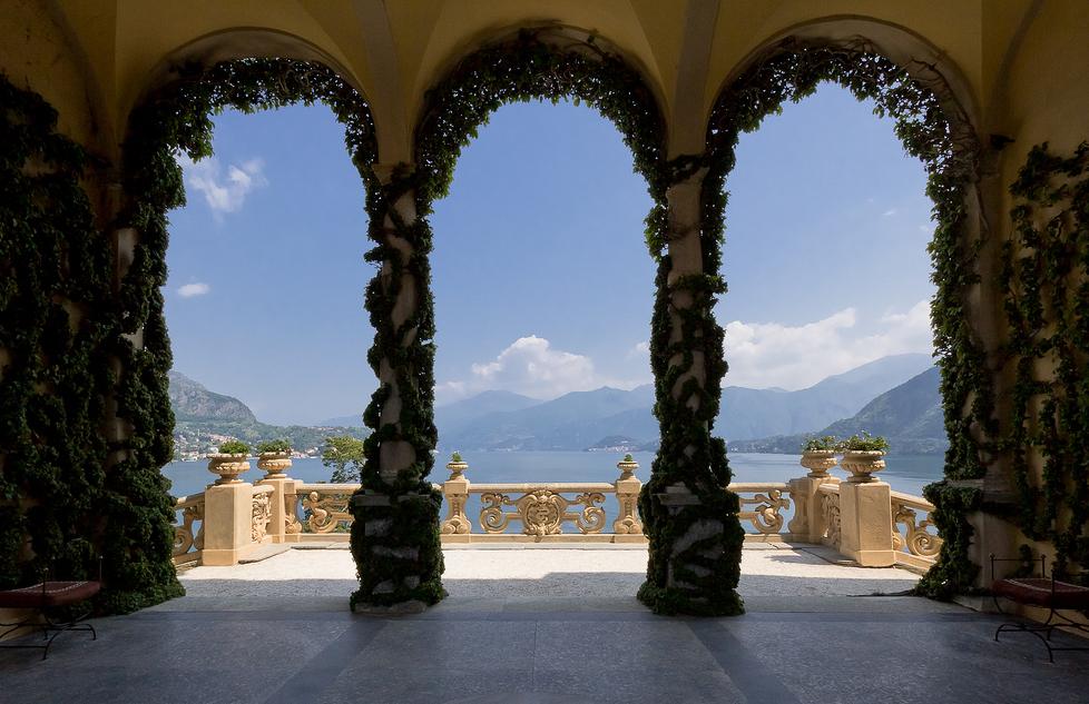 Littera scripta manet: Naboo in Italy