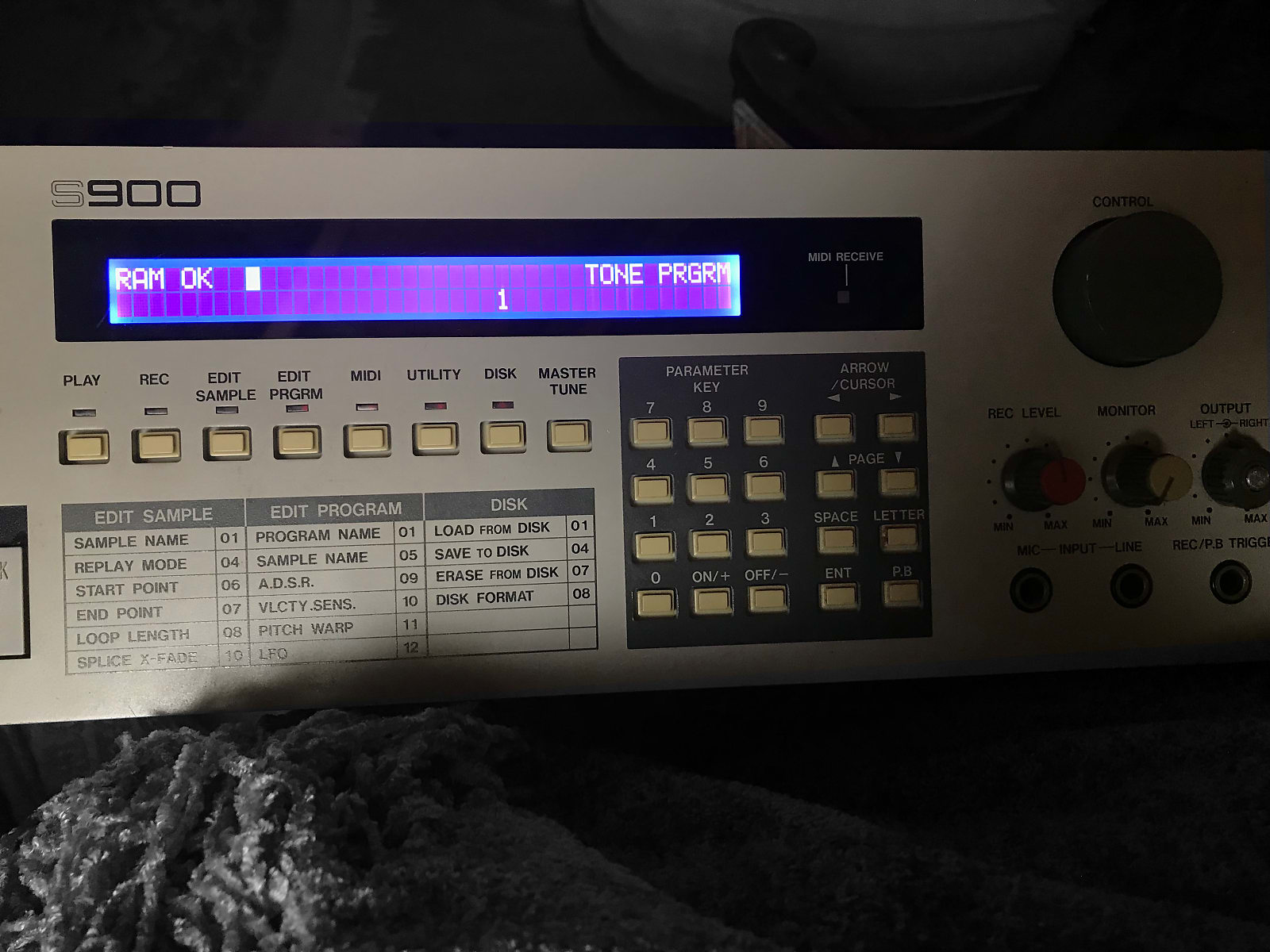 MATRIXSYNTH: Akai S900 MIDI Digital Sampler w/ Gotek Drive