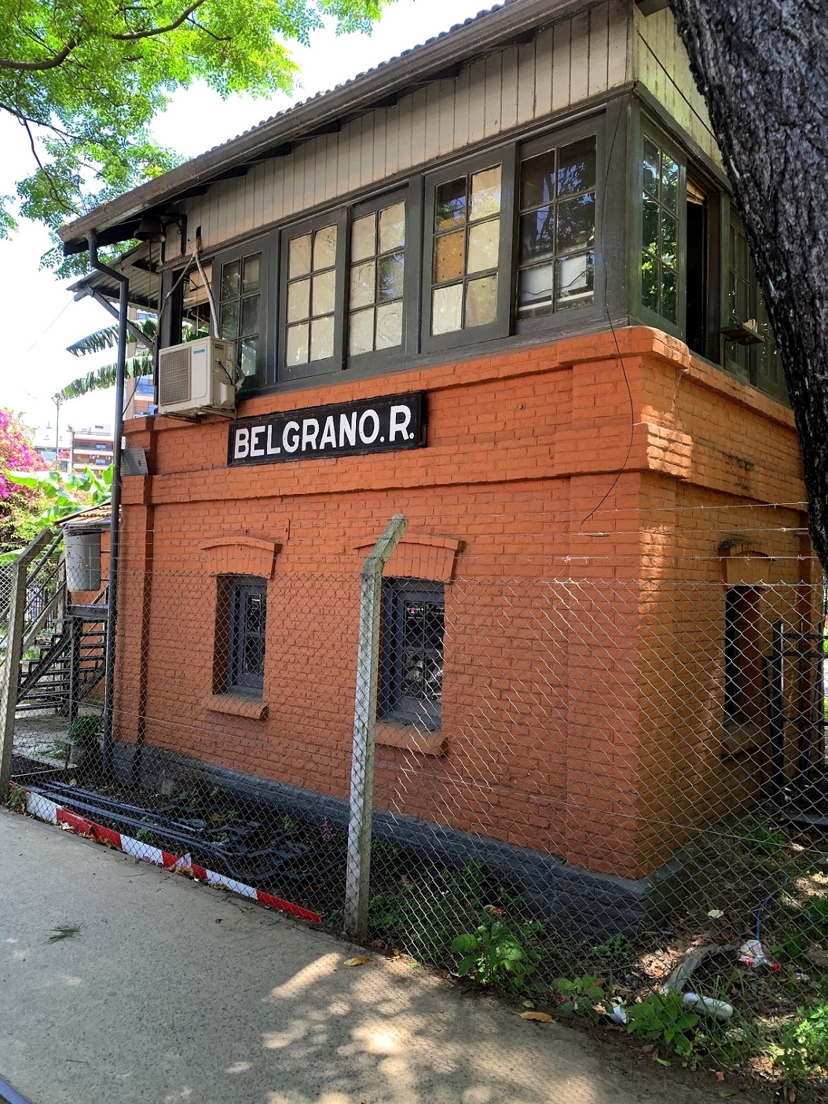 pensando la bronca Estacion Belgrano R🚉