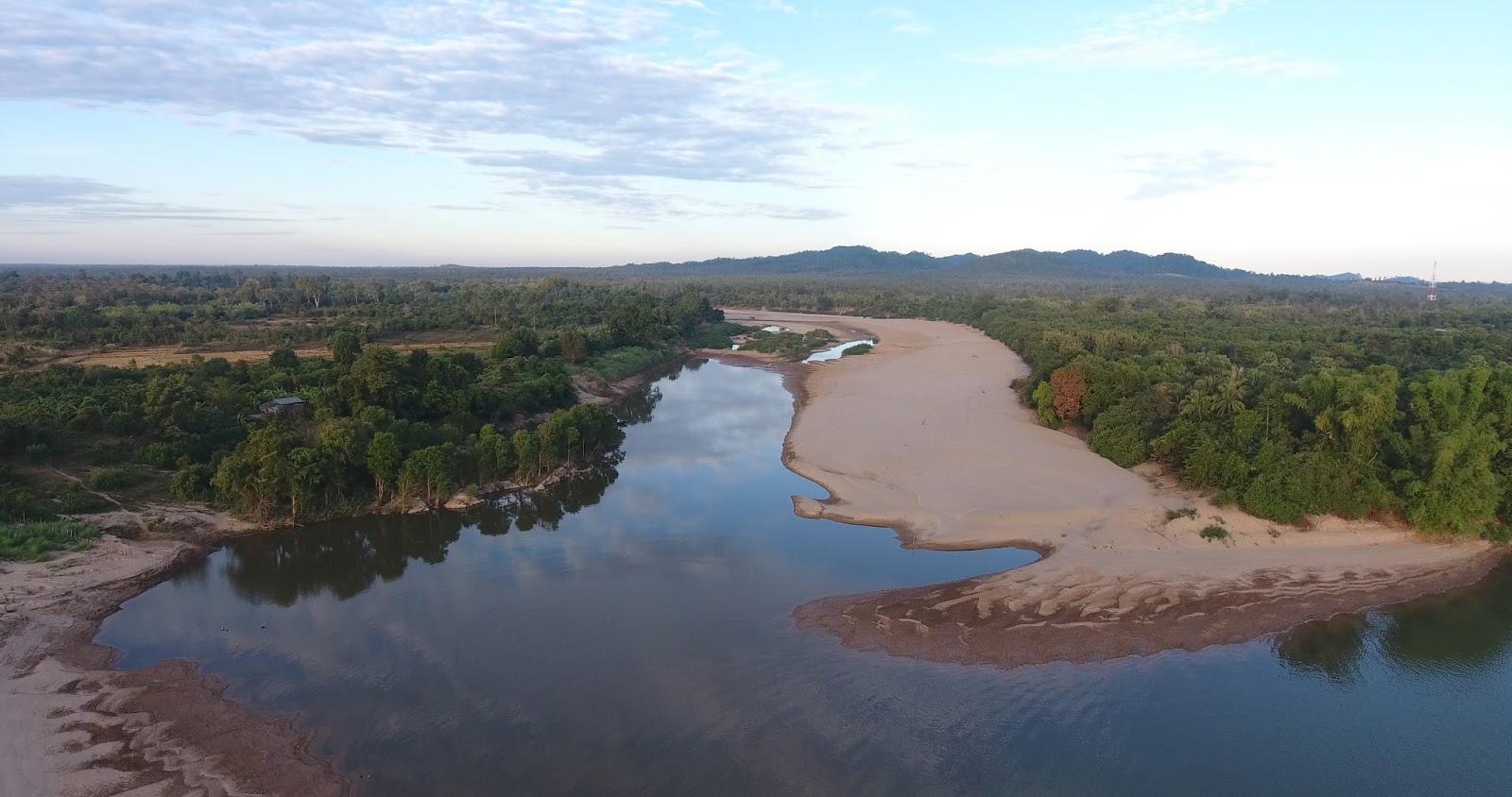 ត្រឹម ៣០ គីឡូមពីទីរួមខេត្តត្រឹងត្រែង «កោះហាន»  ជាឋានសួគ៌ក្រោមមេឃរបស់ភ្ញៀវទេសចរ (វីដេអូ) – Popular Magazine