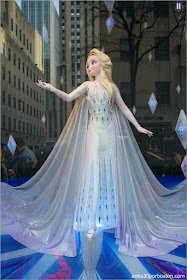 Elsa en el Saks Fifth Avenue de Nueva York Elsa en el Saks Fifth Avenue de Nueva York