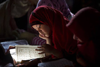 Kapan Mulai Mengenalkan Ibadah Kepada Anak ? Kapan Mulai Mengenalkan Ibadah Kepada Anak ?