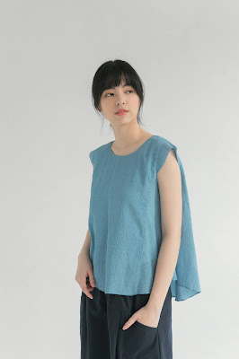 素色短袖女裝造型上衣