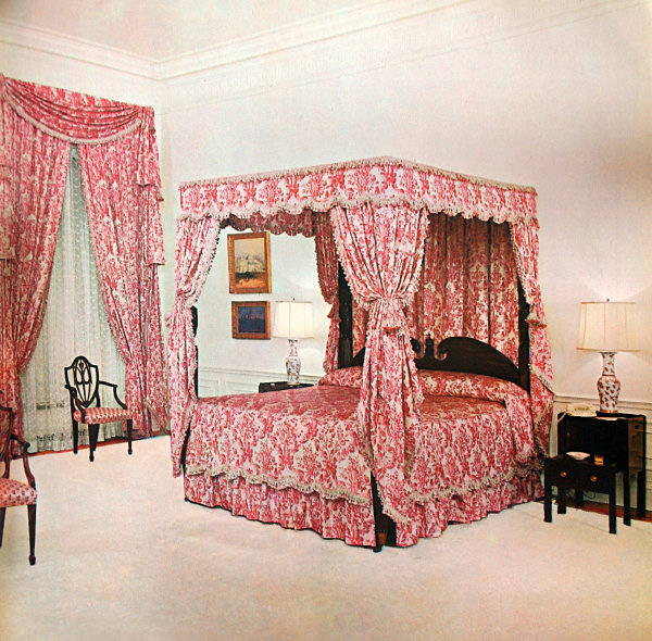 Houses and Places/ Countries. The Queens' Bedroom/ the White House.