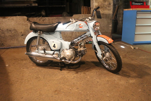 the one moto show number 9 custom build motorcycle gulf oil 