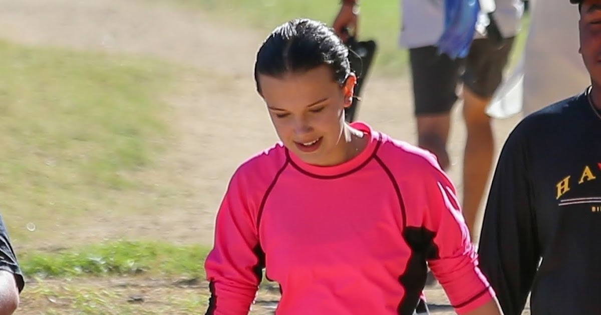 Millie Bobby Brown - at the beach in Honolulu, HI, 12/03/2018 – Celeb