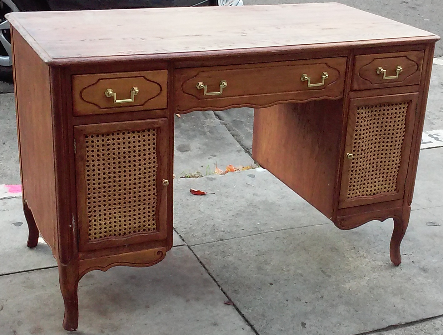 UHURU FURNITURE & COLLECTIBLES SOLD **REDUCED** Tomlinson Vintage