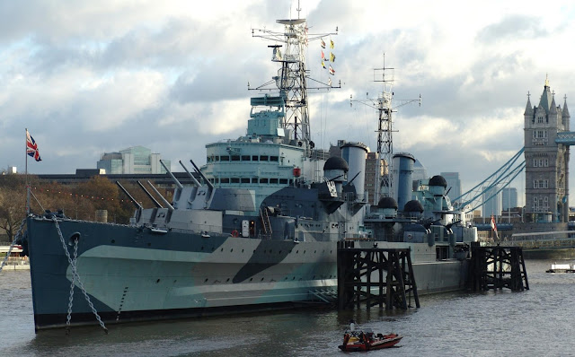HMS_Belfast_(C35),_London,_England-16Dec2005_cropped.jpg