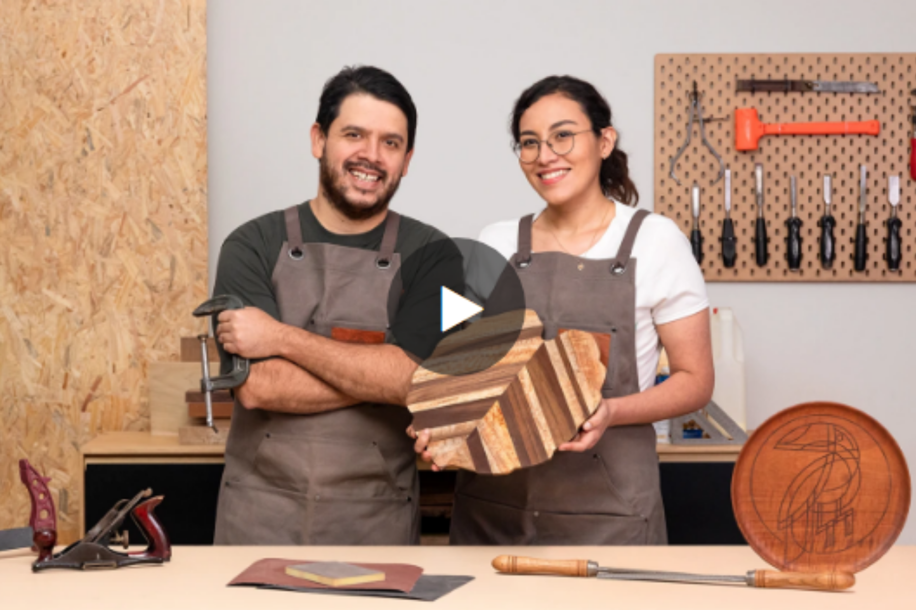 Cecilia Bolio y Rodolfo Morales en el Curso de Curso de Carpintería para crear piezas combinando maderas