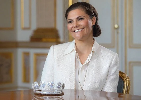 Russian pink topaz and diamond parure and about the diadem Connaught Tiara. Queen Silvia, Crown Princess Victoria