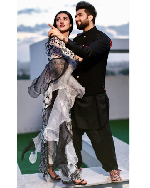Sarah and Falak Gorgeous Photoshoot in Rainy Day Sarah and Falak Gorgeous Photoshoot in Rainy Day