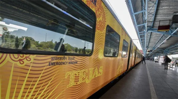 Mumbai, News, National, Passengers, Train, Compensation, IRCTC to pay around Rs 1.62 lakh as compensation for late running of Tejas Express