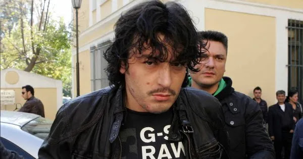 Ριζάι: Κυκλοφορούσε ελεύθερος με πολυτελέστατο αυτοκίνητο - Του επέβαλλαν πρόστιμο... για κορωνοϊό Ριζάι: Κυκλοφορούσε ελεύθερος με πολυτελέστατο αυτοκίνητο - Του επέβαλλαν πρόστιμο... για κορωνοϊό