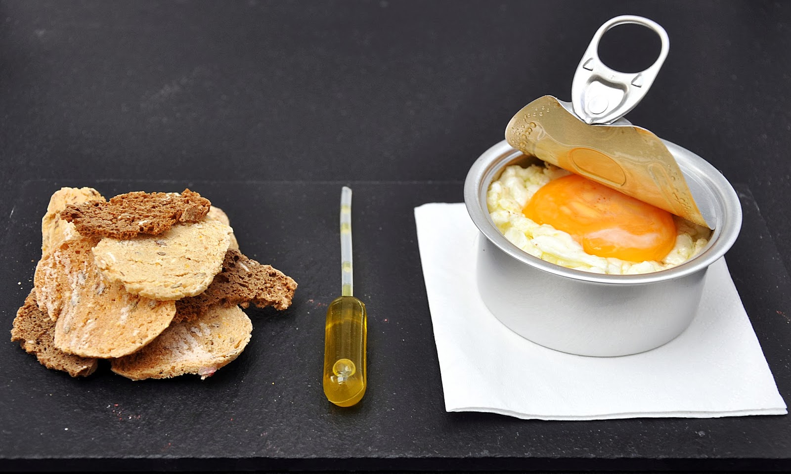 Tortilla de patata deconstruída por el chef Ettiene Bastaits del