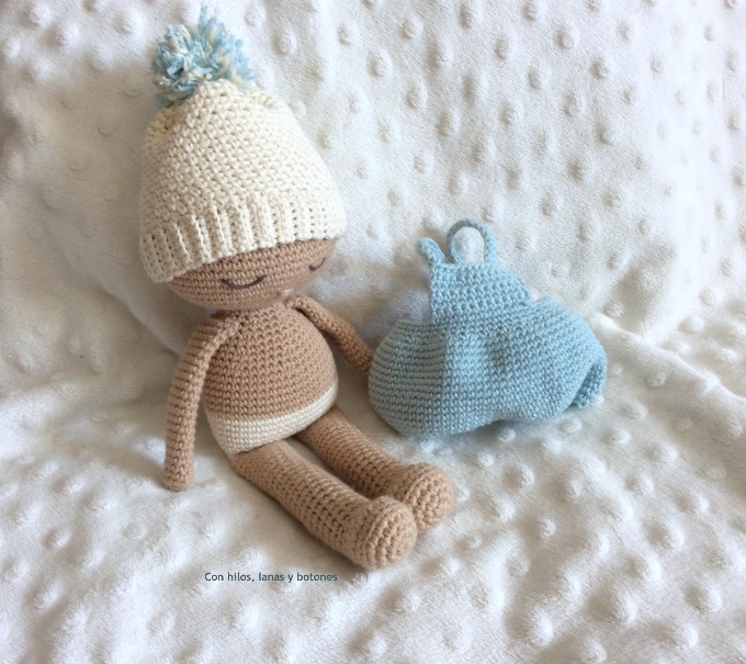 Con hilos, lanas y botones: Rubén amigurumi (patrón de La Crochetería)