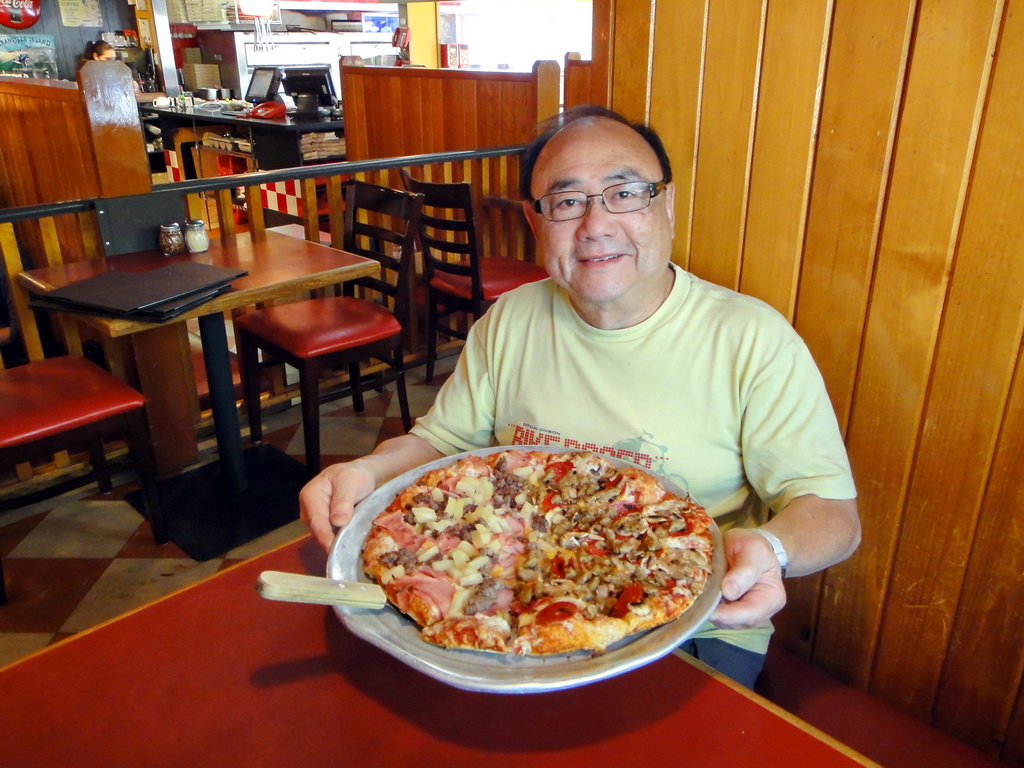 Sunny 飲飲食食 MenEd's Pizza Parlor (現點現烤薄餅專門店)