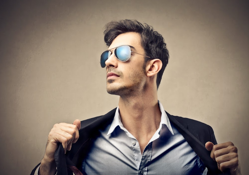 Fashionable Man With Sunglasses Setiva Blogger Template 