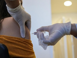 Presidente da Anvisa: Algumas vacinas demandarão terceira dose