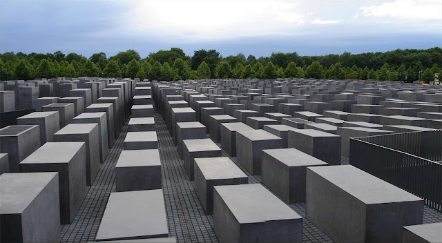 Мемориал жертвам холокоста в Берлине