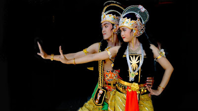 Tari Arjuna dan Srikandi Dari Jawa Tengah Tari Arjuna dan Srikandi Dari Jawa Tengah