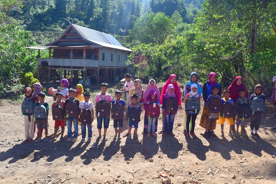 112 Anak membutuhkan perlengkapan sekolah di Dusun Bara