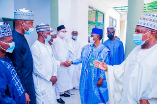 Hotuna: El-Rufai ya jagoranci tawagarsa zuwa Kebbi ya jajenta wa Bagudu da jama'an kan sace daliban FGC Birnin Yauri Hotuna: El-Rufai ya jagoranci tawagarsa zuwa Kebbi ya jajenta wa Bagudu da jama'an kan sace daliban FGC Birnin Yauri