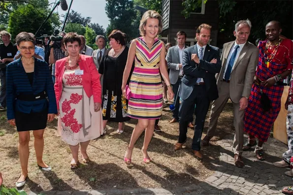 Crown Princess Mathilde has visited the House of Colours in Vosselaar. Style of Princess Mathilde
