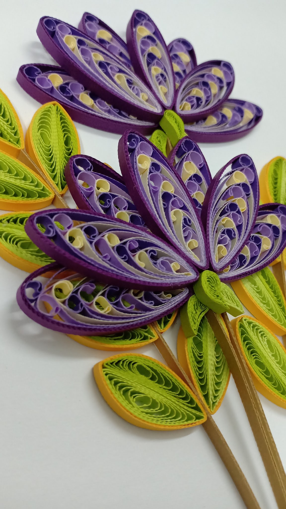 AZLINA ABDUL Twisted Loops Quilling Flower Tutorial