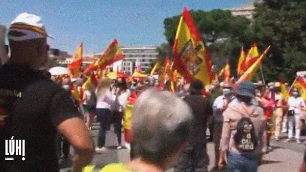  Banderas franquistas y “fachas” en la manifestación de Colón 