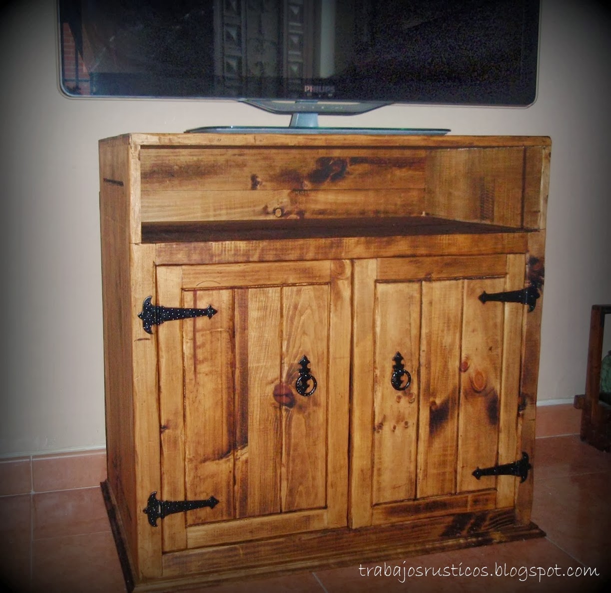Trabajos Rústicos: Mueble Rústico Televisión