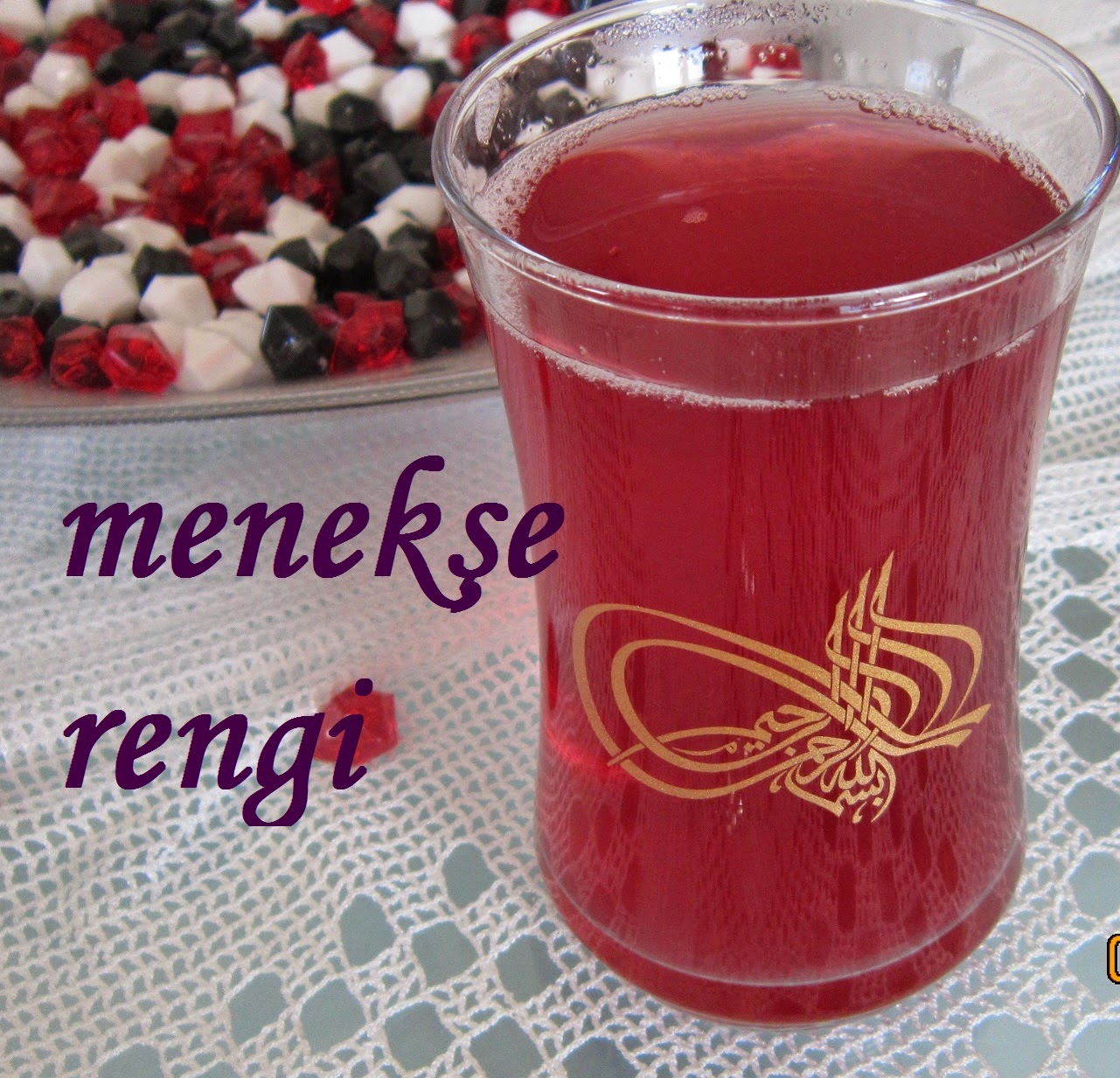 MENEKŞE RENGİ YAZ MEYVELERİNDEN İÇECEK