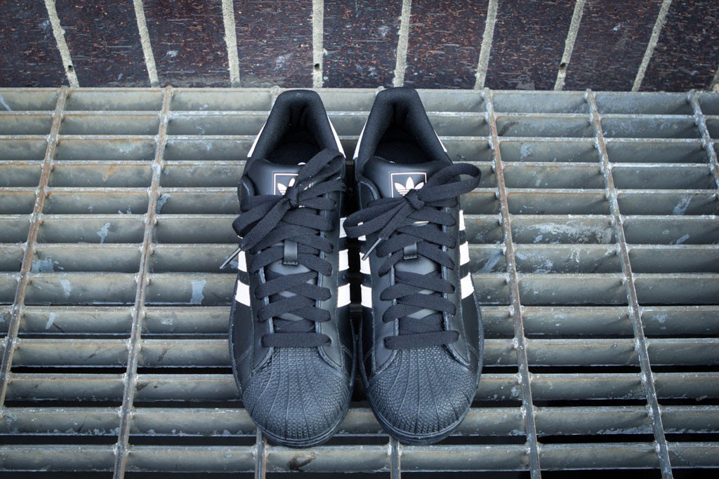 adidas originals superstar 2 black and white