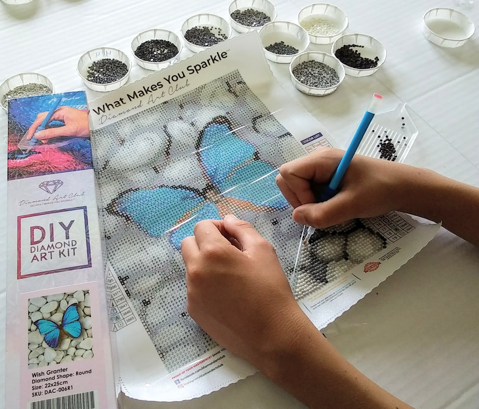 Mom Knows Best: Diamond Art Club Is a Fun Screen Free Craft Kit For The  Whole Family