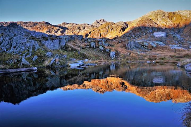 Gambar Pemandangan Alam Indah di Swiss Tepi Danau Grimselpass Jernih Gambar Pemandangan Alam Indah di Swiss Tepi Danau Grimselpass Jernih