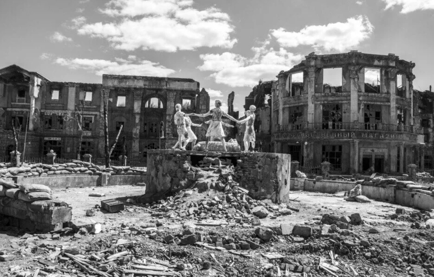 Культурное пространство в годы великой отечественной войны. Разрушенный Волгоград 1943 в. Центр Сталинграда в 1943 году. Разрушенный Сталинград 1942.