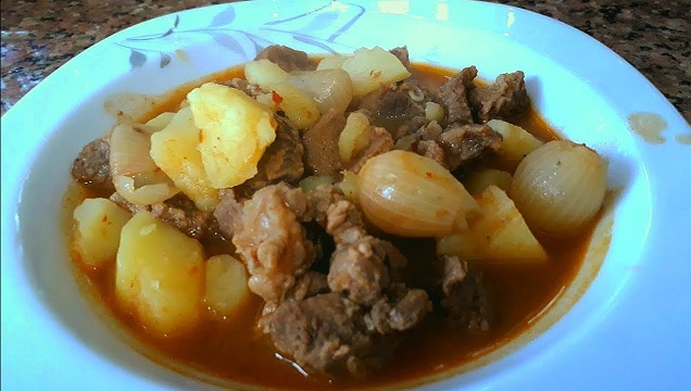 Arpacık Soğanlı Patatesli Lokum Gibi Et Yahni Tarifi