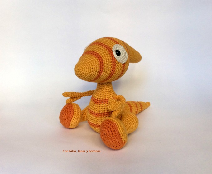 Con hilos, lanas y botones: Paula the Parasaurolophus amigurumi