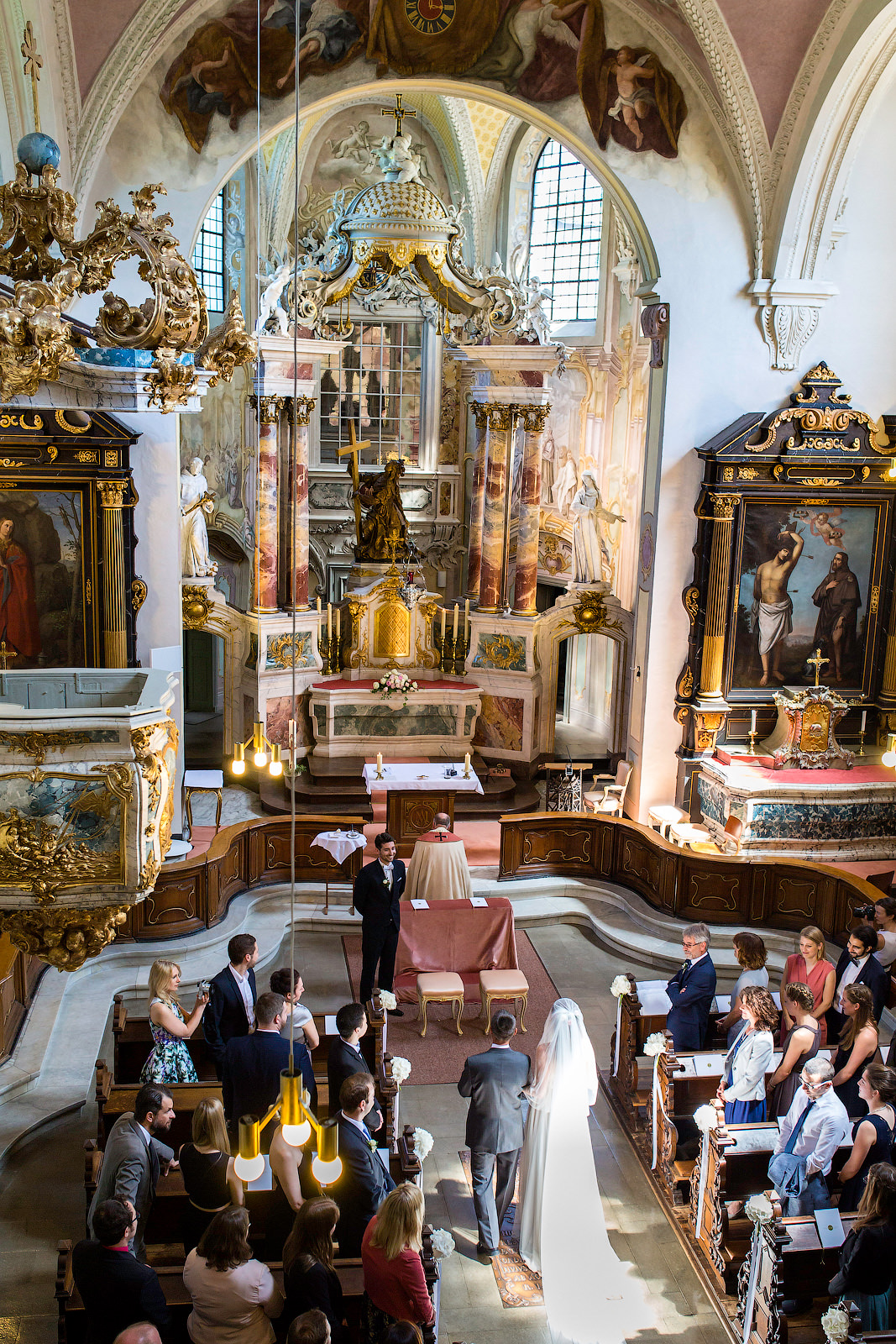 Hochzeit feiern im La Redoute in Bonn, mit Trauung in der Kreuzbergkirche.