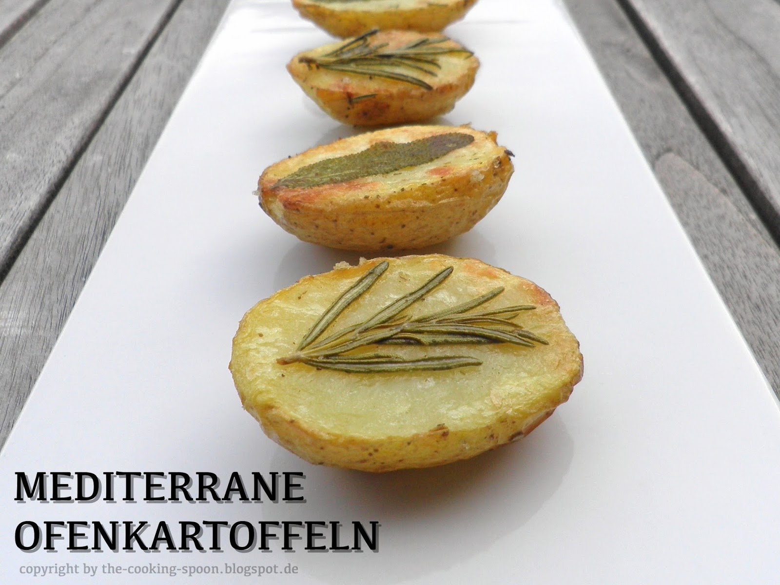 The Cooking Spoon: Mediterrane Ofenkartoffeln mit Kräutern &amp; Meersalz